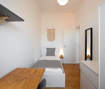 Calçada do Marquês de Abrantes, Lisbon, Lisbon 1200-163 - Photo 3