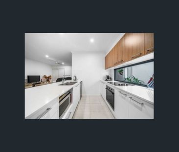 Spacious & Stylish Home In Palmview - Photo 5