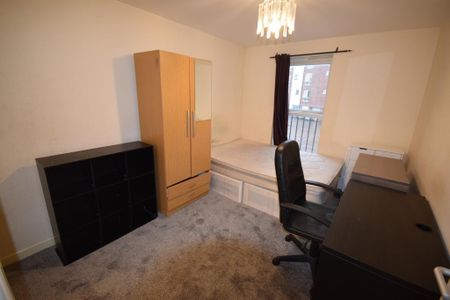 3 bedroom flat to rent - Photo 3
