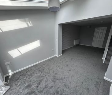 2 bedroom terraced house to rent - Photo 4