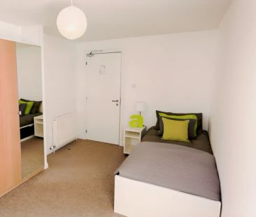 Standard - 2 & 3 Bed Flat - Photo 4