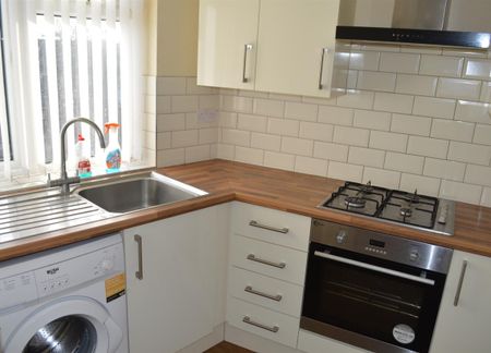 Quinton Park, Cheylesmore, Coventry CV3 5HZ - Photo 2