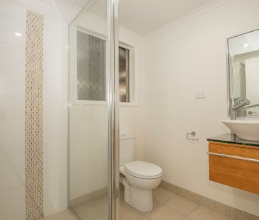 2/15 Hopkins Street, Currajong QLD 4812 - House For Rent | Domain - Photo 2