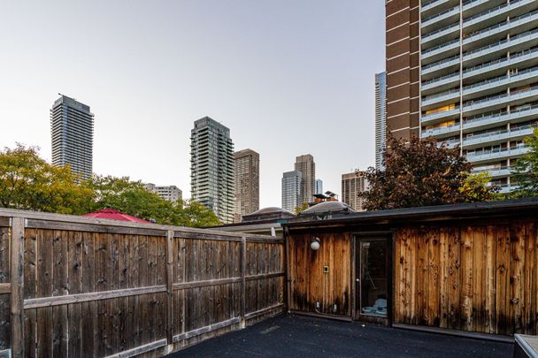 For Lease - 25 Gloucester Street, Toronto, Ontario - Photo 1