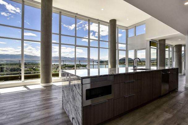 Executive 21st floor Luxury Penthouse - Photo 1
