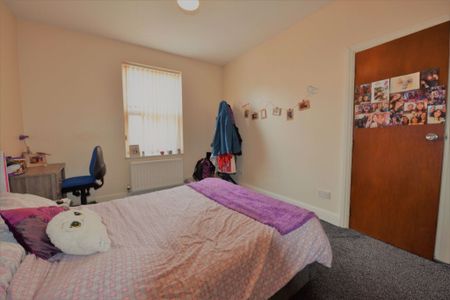2 bedroom House in Harold Place, Leeds - Photo 5