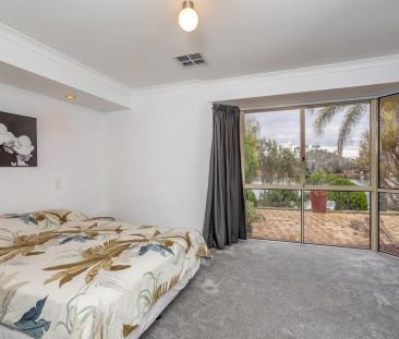 Stunning home featuring Canal Waterfront! - Photo 4