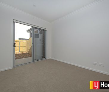 Stylish and Contemporary - Photo 3