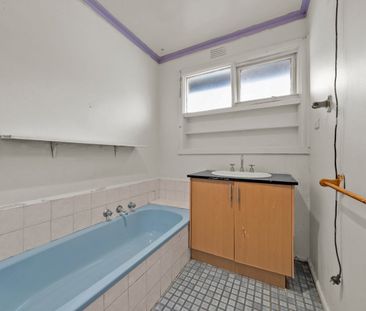 Three Bedroom Family Home - Photo 3
