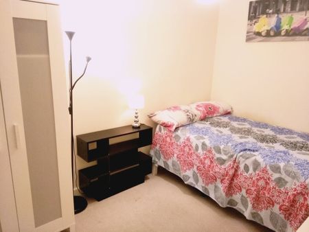 Room in a Shared House, Liverpool Street, M6 - Photo 2