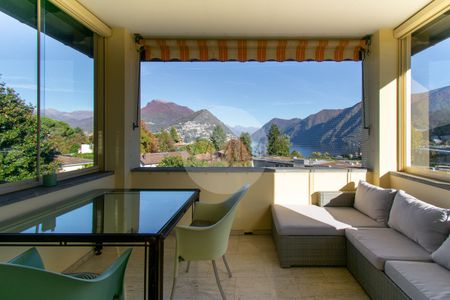 ANCIENT CHARM AND MODERN COMFORT: ELEGANT 4.5-ROOM APARTMENT WITH LAKE VIEW - Photo 3