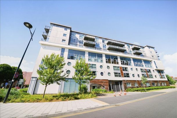 Beckhampton Street, Swindon - Photo 1