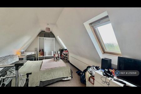 2 bedroom semi-detached house to rent - Photo 2