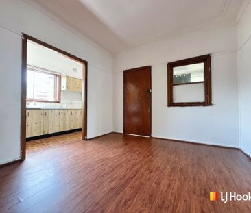 Neat & Tidy Family home in Blacktown CBD! - Photo 2