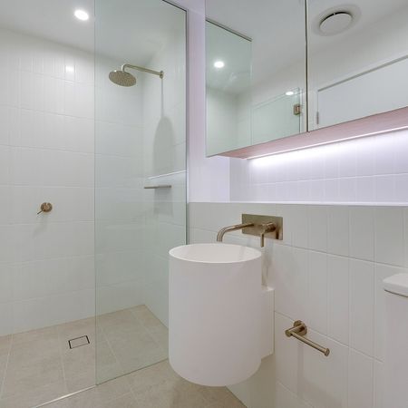 2 bedroom apartment - 25% below market rent - Photo 4