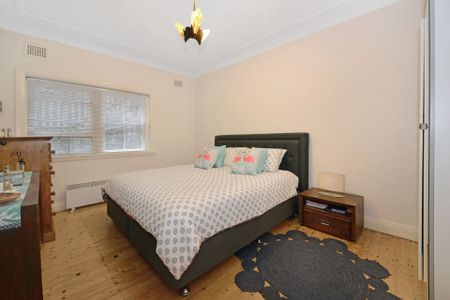 Private and Leafy Lower Duplex in Quiet Street - Photo 3