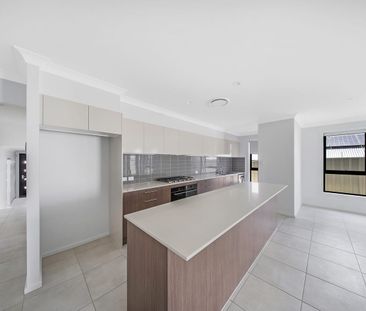 5 Bedroom Home With Solar - Photo 5