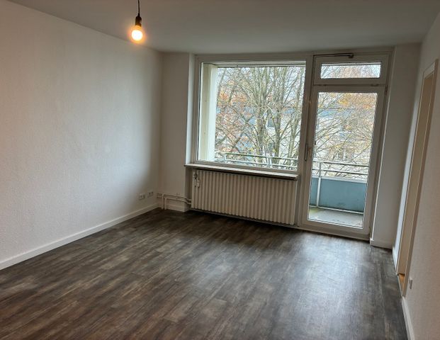 Schöne 3-Zimmer-Wohnung mit EBK und Balkon - Foto 1