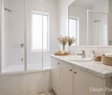 Positioned on the highly sought-after Richmond Hill - Photo 3