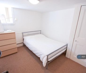 4 bedroom detached house to rent - Photo 3