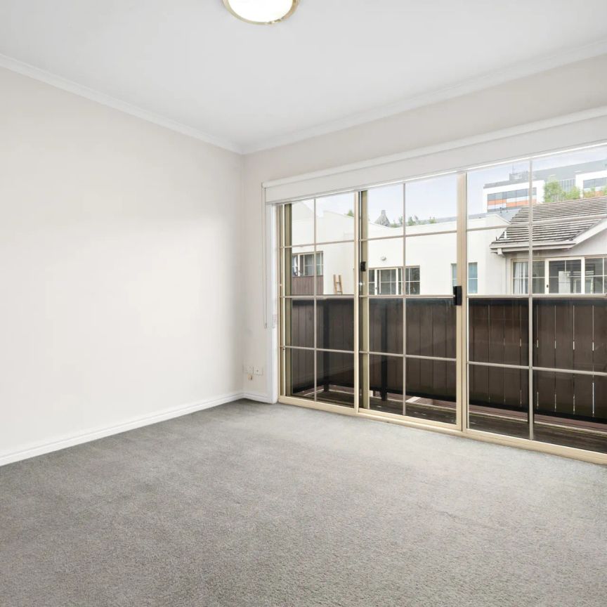 11 Park Lane, South Yarra. - Photo 1