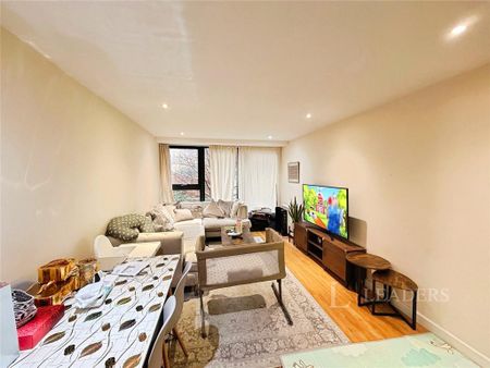 2 bedroom flat to rent - Photo 2