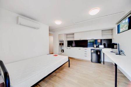 Large Studio - Photo 3