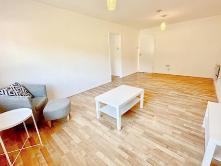 2 bedroom flat to rent - Photo 2