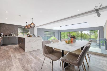 5 Bedroom House - Photo 4