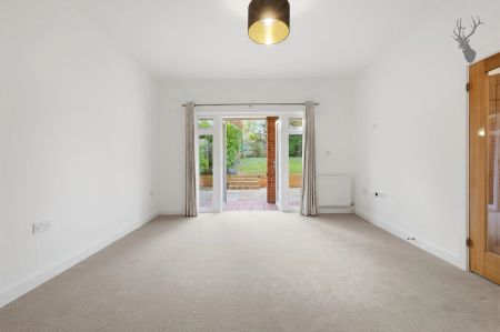 4 Bedroom House - Detached - Photo 2