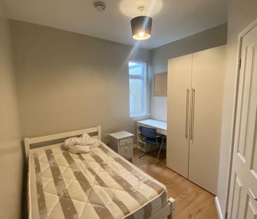 6 bedroom terraced house to rent - Photo 4