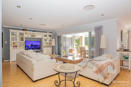 Large luxury home with eloquent street appeal - Photo 3