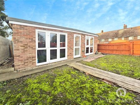 5 bedroom end of terrace house to rent - Photo 3