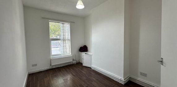 1 bedroom ground floor flat to rent - Photo 2