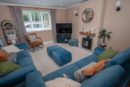 5 bedroom semi-detached house to rent - Photo 4