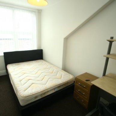 8 Bed - **bills Included** Elmwood Street, City Centre, Sunderland - Photo 1