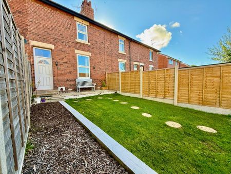 2 bedroom terraced house to rent - Photo 5