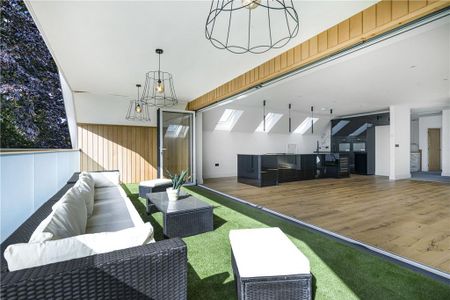 4 bedroom detached house to rent - Photo 2