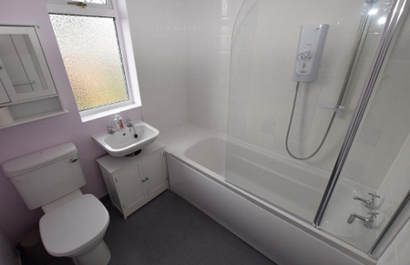 3 bedroom semi-detached house to rent - Photo 4