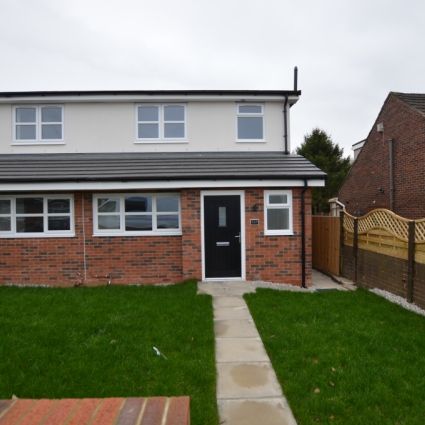 3 Bedroom Semi-Detached House - Photo 1