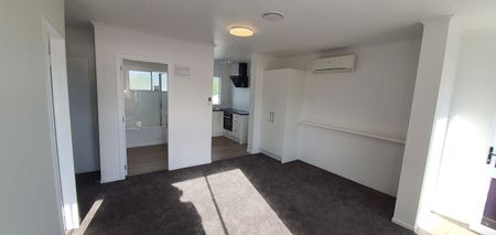 Sunny Two-Bedroom Upstairs Unit – Close to Upper H - Photo 3