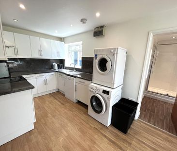 6 bedroom detached house to rent - Photo 6