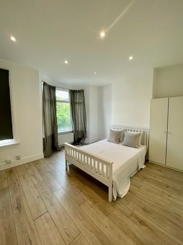 5 Bed Terraced House, York Road, E10 - Photo 4