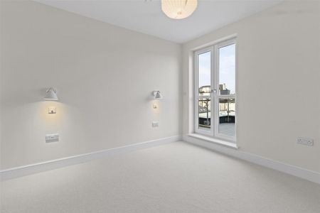 2 bedroom penthouse to rent - Photo 2