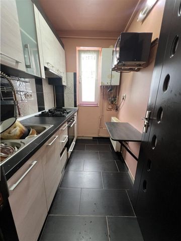 Garsoniera decomandata cu balcon la etajul 2 zona Turnisor d - Fotografie 4