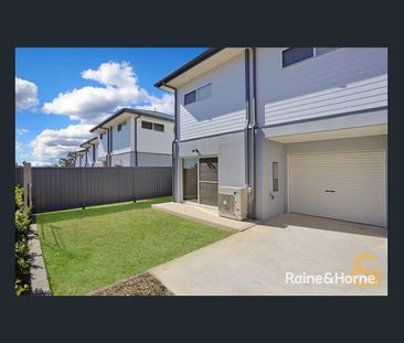Modern Four Bedroom Townhouse - Photo 3