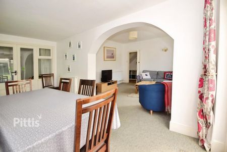 4 bedroom detached house to rent - Photo 2