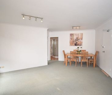 Sunny One-Bedroom Apartment in an Ideal Location - Photo 3