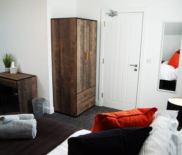 6 bedroom terraced house to rent - Photo 4