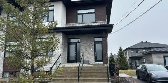 Grand et beau 5 1/2 à louer - Photo 2